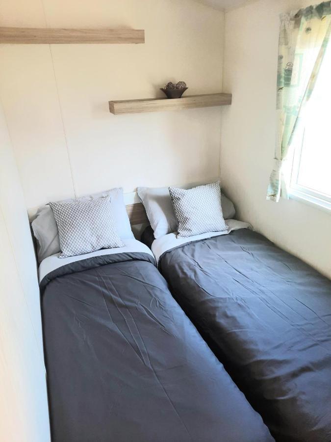 Blue Dolphin Holiday Park Gristhorpe Buitenkant foto