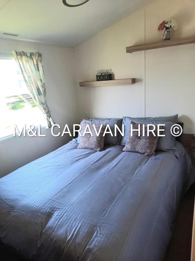 Blue Dolphin Holiday Park Gristhorpe Buitenkant foto