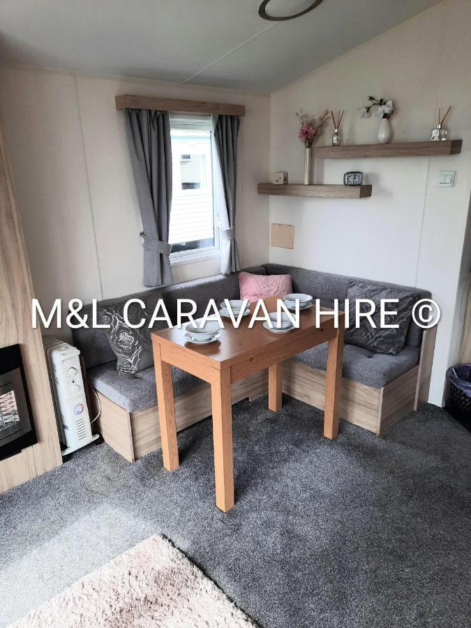 Blue Dolphin Holiday Park Gristhorpe Buitenkant foto