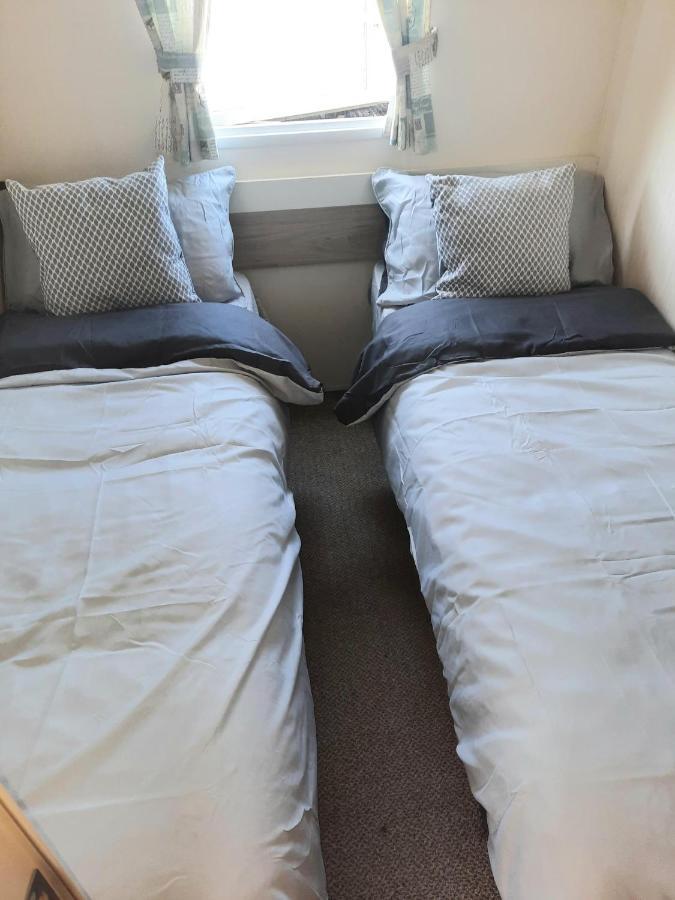 Blue Dolphin Holiday Park Gristhorpe Buitenkant foto