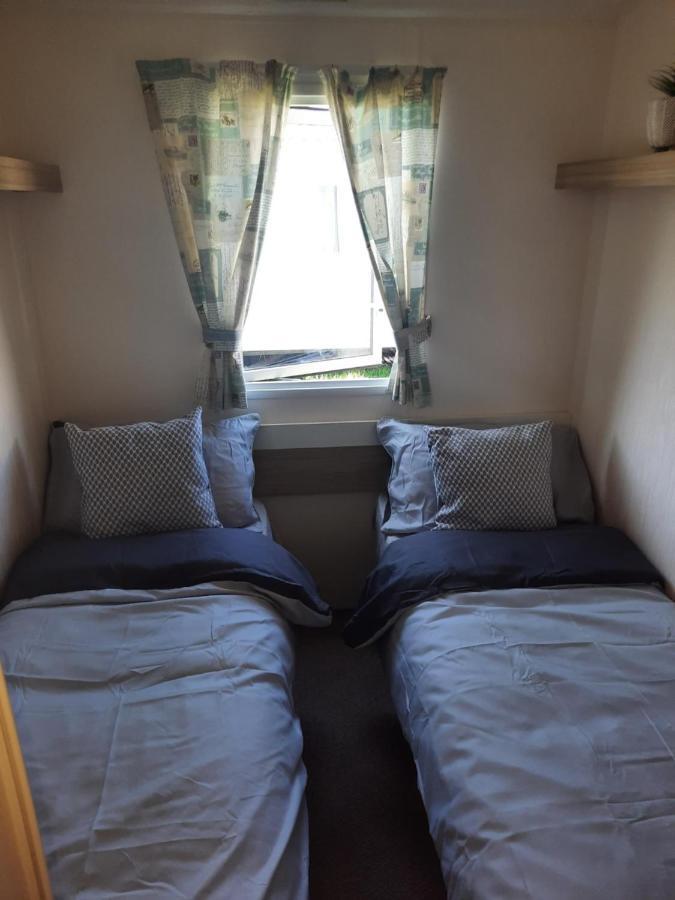 Blue Dolphin Holiday Park Gristhorpe Buitenkant foto