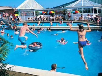Blue Dolphin Holiday Park Gristhorpe Buitenkant foto